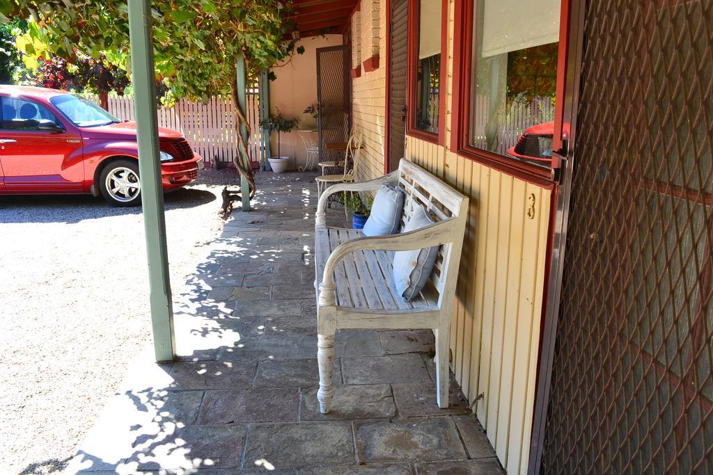 Colonial Bank Motel Omeo Exterior photo